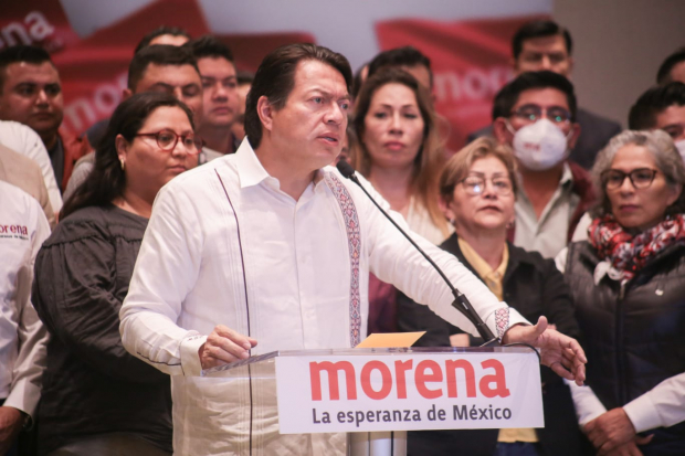 Mario Delgado responde acusaciones de oposición sobre actos anticipados de campaña.