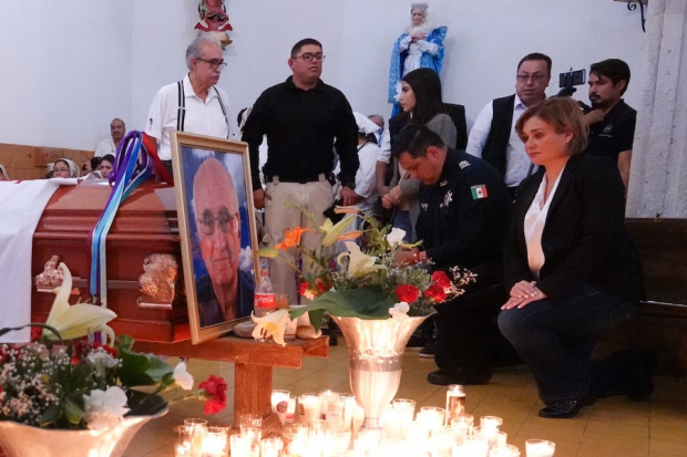 Maru Campos Galván, estuvo presente durante los servicios religiosos, ayer.