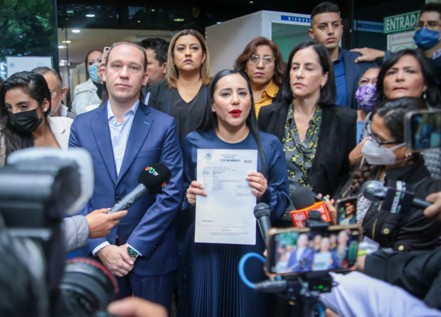 Sandra Cuevas en compañía de otros alcaldes de oposición.
