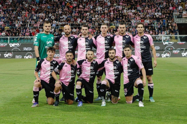 Jugadores del Palermo, nuevo equipo propiedad del City Football Group. La escuadra fue fundada el 1 de noviembre de 1900 y nunca ha conquistado la Serie A de Italia.