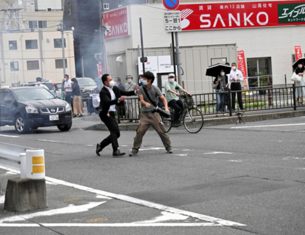 Atacan a Shinzo Abe, ex primer ministro japonés