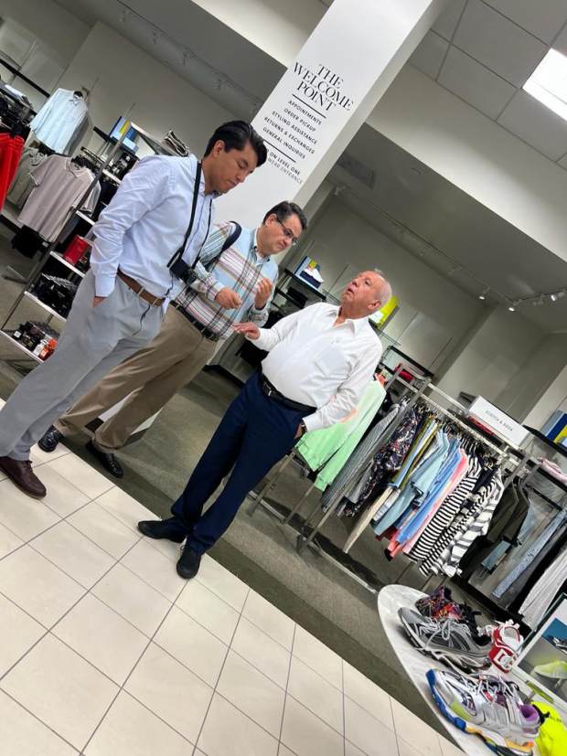 El director del INM, Francisco Garduño Yáñez, fue sorprendido de compras en la lujosa tienda Neiman Marcus de Washington, D.C.