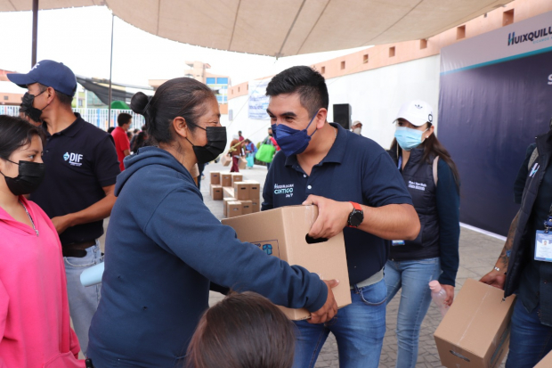 En Huixquilucan entregaron apoyos alimentarios y realizaron jornadas para dar mayor seguridad a los peatones.