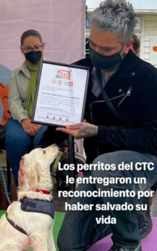Lomitos reconocen la buena acción del Arturo, conductor vegano del Metro