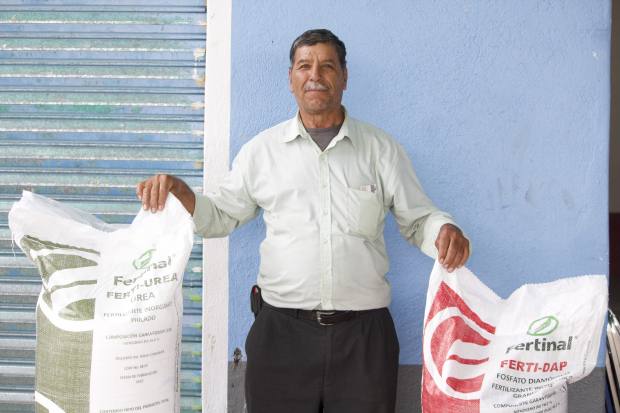 Entrega directa y gratuita de fertilizante a agricultores en Oaxaca.