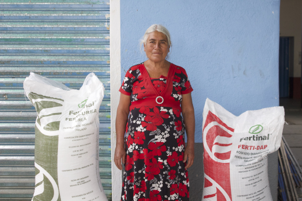 Entrega directa y gratuita de fertilizante a agricultores en Oaxaca.