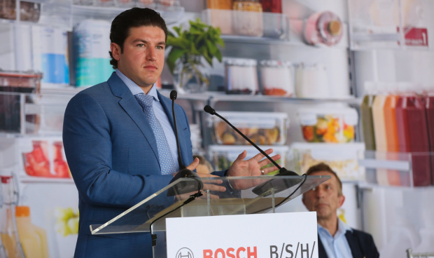 Samuel García en su participación durante la inauguración de la nueva planta de Bosch.