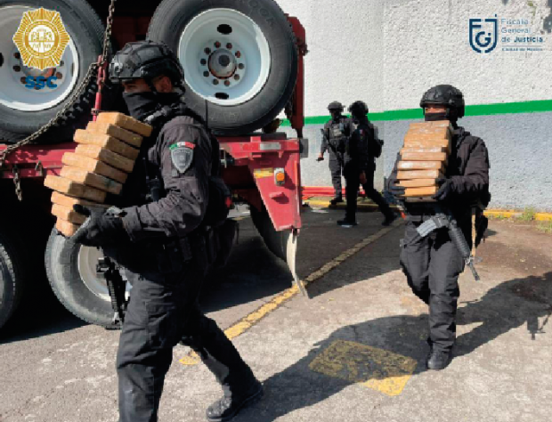 Apenas el 26 de julio, se decomisaron mil 680 kilos de cocaína en la alcaldía Gustavo A. Madero, en CDMX, la droga fue enviada por mar desde Colombia e introducida a través de las costas de Puerto Escondido, Oaxaca.