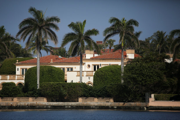 El resort Mar-a-Lago del ex presidente estadounidense Donald Trump se ve en Palm Beach