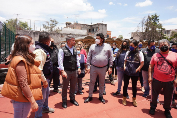 El alcalde de Miguel Hidalgo, Mauricio Tabe, supervisó los trabajos de rehabilitación del Mercado Anáhuac.