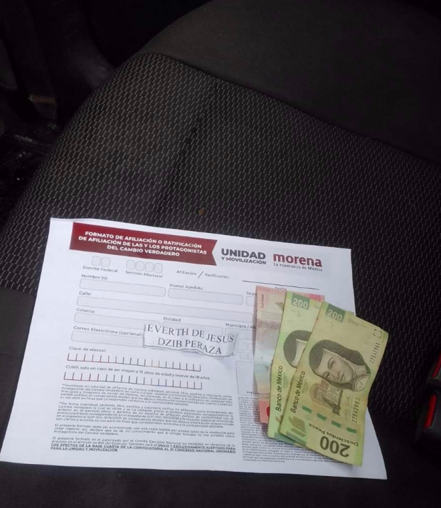 Dinero entregado a cambio de un voto en Yucatán.