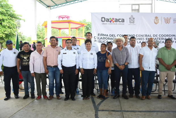 Autoridades de Seguridad estatal y de regiones de Oaxaca.