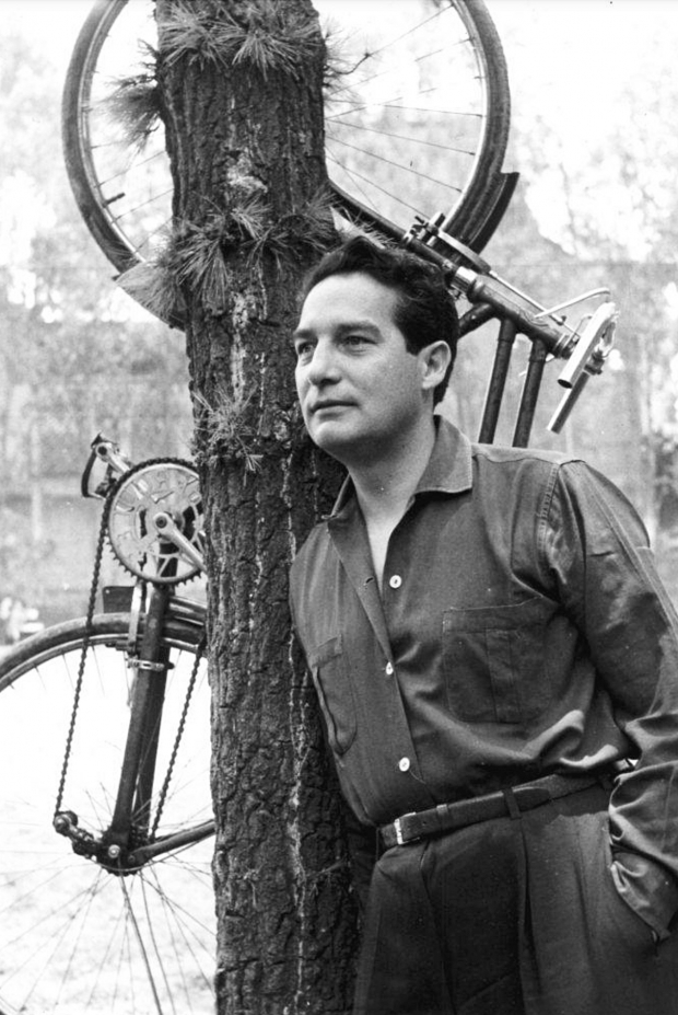 Octavio Paz (1914-1998), en Mixcoac, 1958.