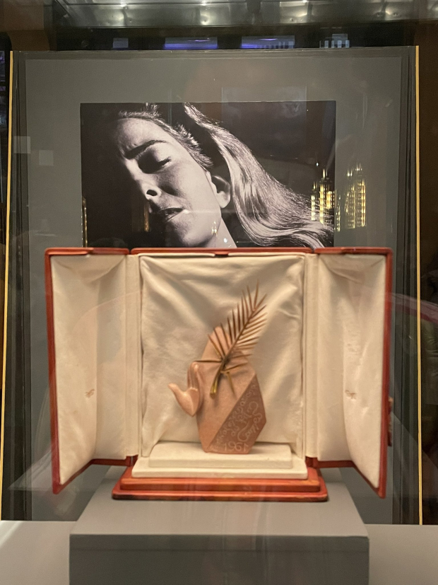 Como parte del tributo, el Palacio de Bellas Artes presenta Poética de una vida, Silvia Pinal, visión, cine y recreación, donde se exhibe la Palma de Oro de Cannes que ganó por Viridiana.