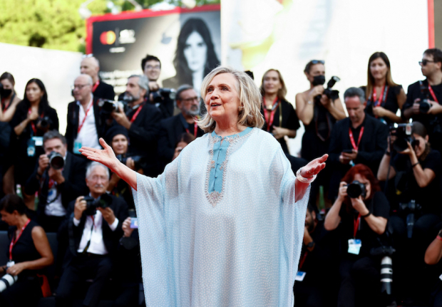 Hillary Clinton desfiló en la alfombra roja.