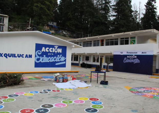 Huixquilucan entrega la rehabilitación de dos escuelas más con "acción por la educación".