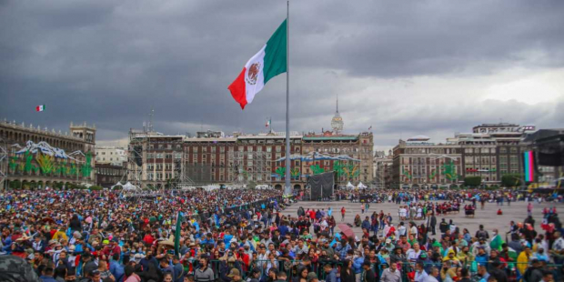 Miles de personas arribaron desde esta tarde al Zócalo.