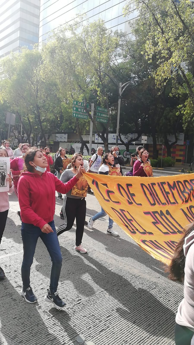 Mujeres integrantes del contingente Cañadas exigen seguridad y justicia para estudiantes del país.