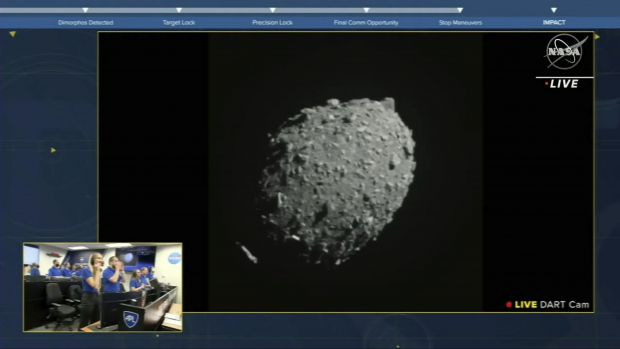 El pasado lunes 26 de septiembre, científicos de la NASA observan la transmisión en vivo de la nave Dart al dirigirse al asteroide Dimorfo.