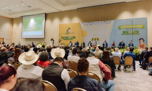 La gobernadora Maru Campos refrendó el compromiso de su gobierno con los productores del campo chihuahuense.