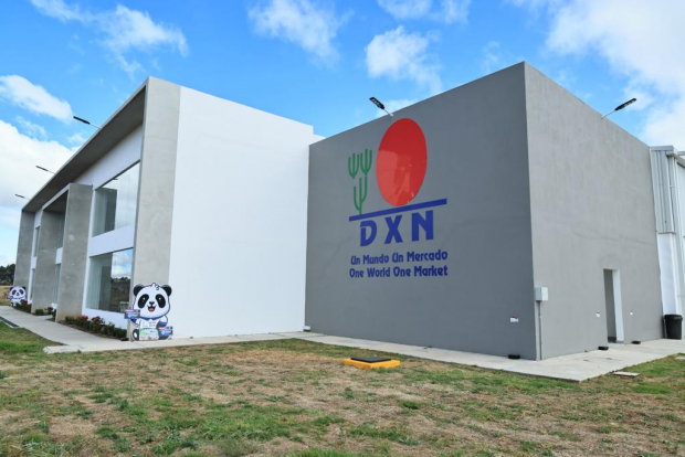 La gobernadora de Tlaxcala, Lorena Cuéllar Cisneros inauguró la segunda planta de la empresa Internacional DXN en Ciudad Industrial Xicohténcatl (CIX) I de Tetla de la Solidaridad,