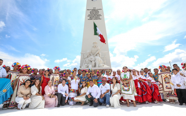 Cambiando el tradicional formato, se festejó el aniversario de Quintana Roo con el pueblo