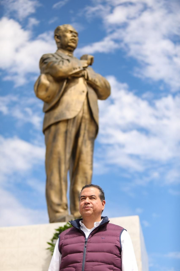 Ricardo Mejía Berdeja rinde homenaje a héroes Coahuilenses