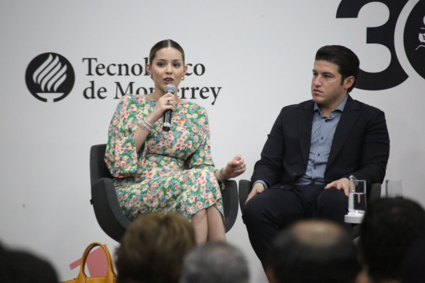 Mariana Rodríguez, de AMAR a Nuevo León, durante su intervención.