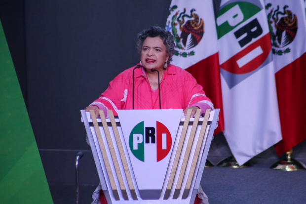 La senadora Beatriz Paredes.