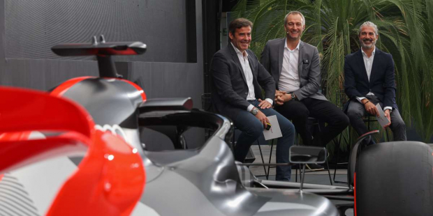 Adam Baker, director del proyecto de Fórmula 1, ha elegido Madrid como escenario para su primera intervención a nivel mundial frente a los medios de comunicación.