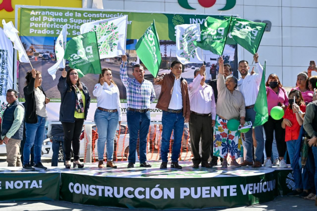 El gobernador de San Luis Potosí, Ricardo Gallardo Cardona, encabezó el banderazo de arranque de los trabajos de "Construcción del Paso Superior Vehicular".