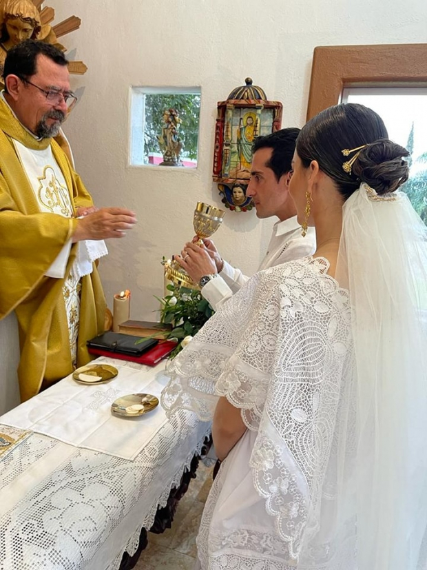 Los novios se casaron el año pasado por lo civil y este año obtuvieron nupcias por las leyes eclesiásticas.