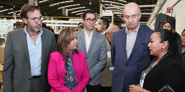 La gobernadora Lorena Cuéllar Cisneros inauguró la primera línea de ensamble de cafeteras en México de la empresa Taurus.