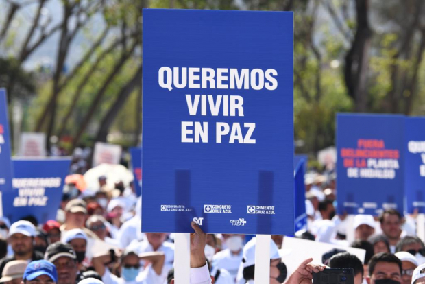 Los integrantes de Cooperativa La Cruz Azul protestaron de forma pacífica.