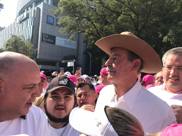 Vicente Fox, expresidente de México, participa en la marcha de este domingo.
