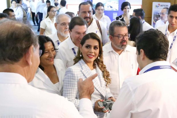 Jorge Nuño Lara, titular de la SICT, agradeció a la gobernadora Evelyn Salgado por su hospitalidad y por todo el trabajo coordinado que se ha logrado,