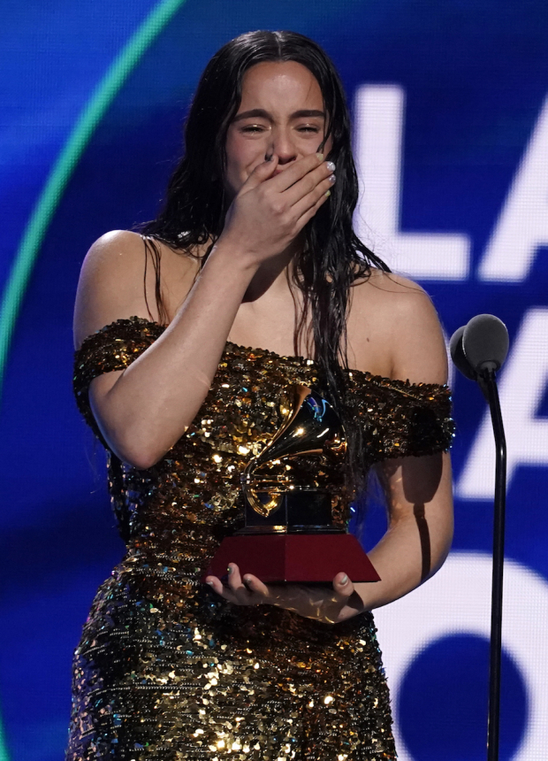 La cantante española lloró de emoción por el galardón.