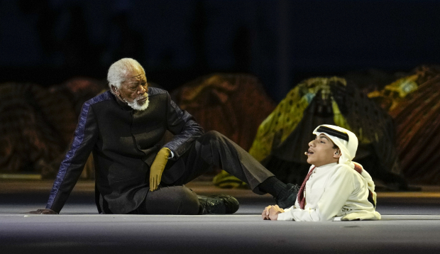 Morgan Freeman  y Ghanim Al Muftah, embajador de la Copa del Mundo.