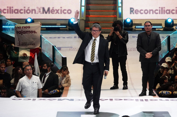 El coordinador de la bancada de Morena y presidente de la Jucopo en el Senado, en la presentación de su proyecto, el sábado 19, en la Arena México.