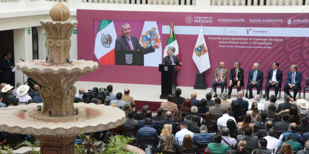 El secretario de Gobernación Adán Augusto López Hernández atestiguó el acuerdo entre los estados de Tamaulipas y Nuevo León.