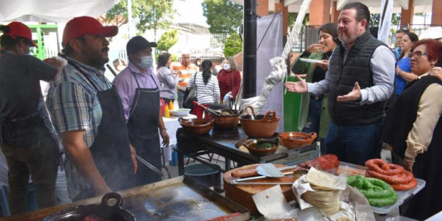 El alcalde de Magdalena Contreras, Luis Gerardo “El Güero” Quijano, inauguró la primer Feria del Taco en la demarcación en el que participan 24 taquerías.
