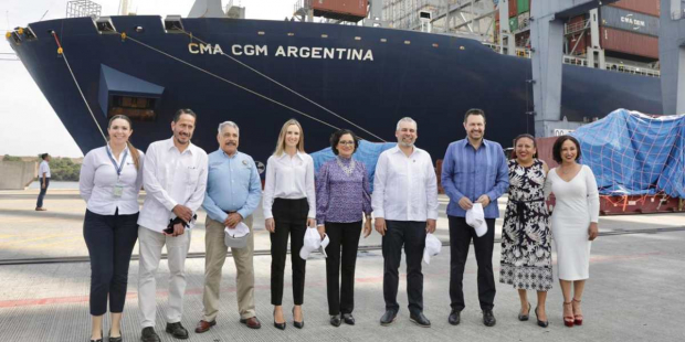 El gobernador Alfredo Ramírez Bedolla y el almirante Jorge Luis Cruz Ballado, director de la ASIPONA LC, firmaron un convenio que concreta la transferencia de la Isla de La Palma al recinto portuario.