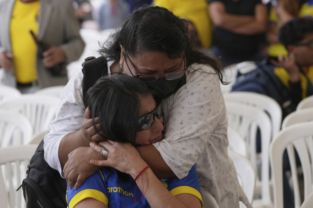 Los ecuatorianos lloran su derrota.