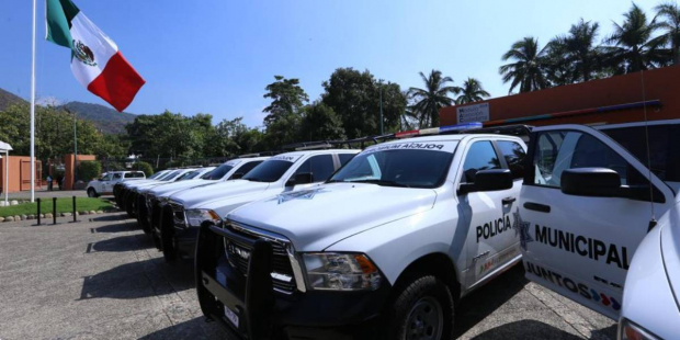 “Con estas 15 nuevas unidades fortalecemos las capacidades de Zihuatanejo en materia de prevención del delito", señaló la gobernadora.