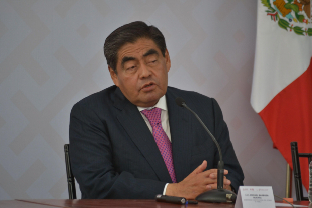 El exgobernador de Puebla, Miguel Barbosa, en conferencia en septiembre pasado.