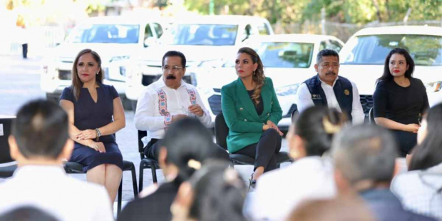 La mandataria estatal destacó que las entregas de equipos de trabajo institucional que se realizan en Guerrero, son de manera transparente y públicas.