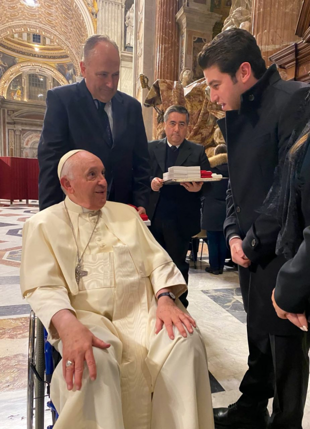 En el Vaticano, sostuvo un encuentro con el Papa Francisco y encabezó la inauguración del Pino Navideño y del Nacimiento; y de la muestra fotográfica de NL con motivo de la Navidad Mexicana en la Santa Sede.