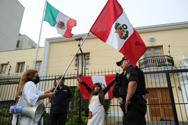 Relaciones comerciales entre México y Perú continuarán, afirma canciller.
