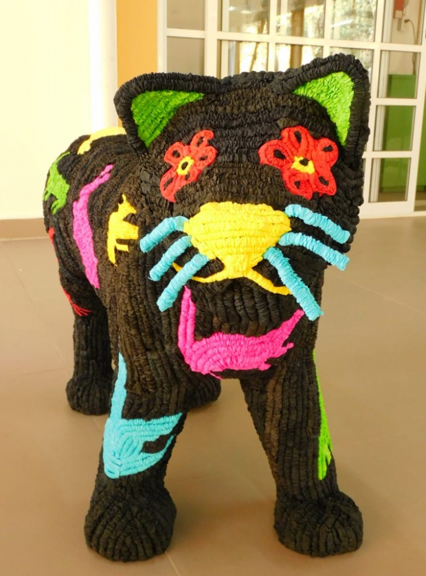 Otra de las piñatas hechas para los animales de zoológicos.
