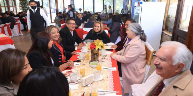 La gobernadora de Tlaxcala, Lorena Cuéllar Cisneros, sostuvo una reunión con alcaldes y alcaldesas de las diferentes fuerzas políticas.